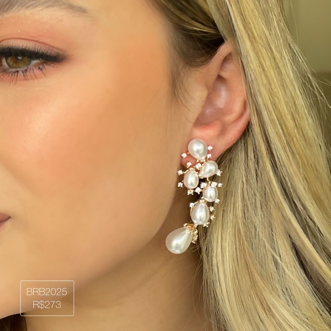 Brinco Multi Pérolas Longo Cravejado Cristal Dourado